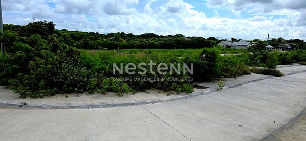 À vendre terrain de 768 m2 constructible à PETIT-CANAL proche de la plage de ANSE MAURICE