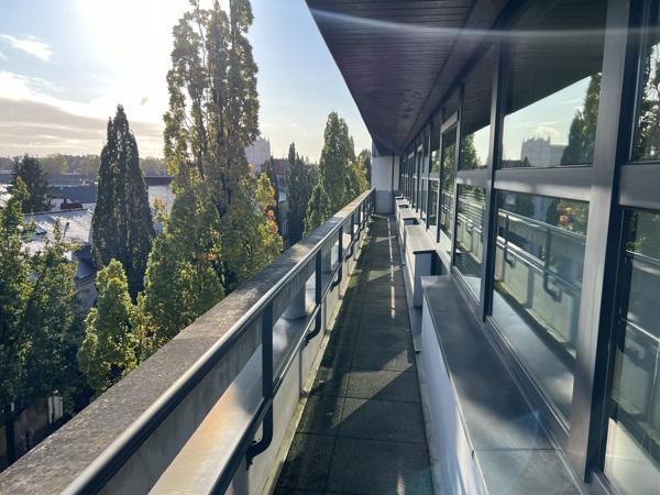 Bureaux à louer Nantes centre immeuble rénové avec jardin partagé