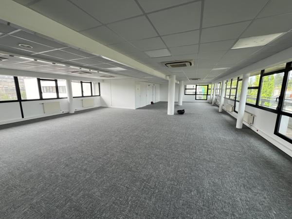 Bureaux à louer Nantes centre immeuble rénové avec jardin partagé