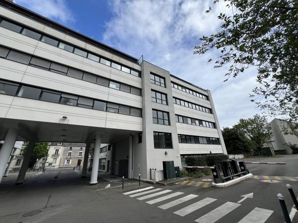 Bureaux à louer Nantes centre immeuble rénové avec jardin partagé