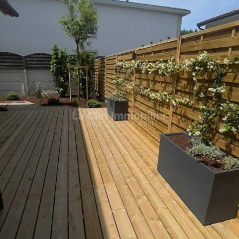 pessac maison 215m2 terrain 732m2, quartier calme, rénovée avec soin.