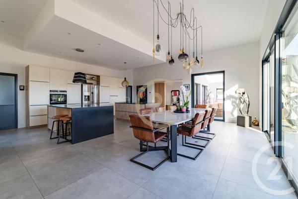 Maison à vendre  10 pièces - 300 m2 UZES - 30