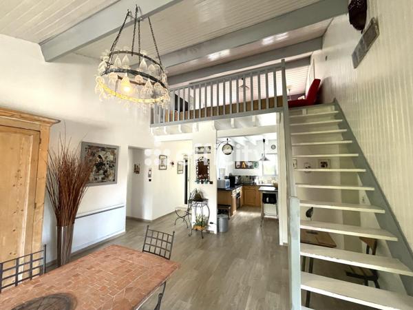 Maison
         6 pièces
        - 158 m² 378 000 € *