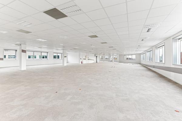 Bureaux rénovés à louer - Gennevilliers - Services - Proximité transports