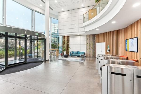 Bureaux rénovés à louer - Gennevilliers - Services - Proximité transports