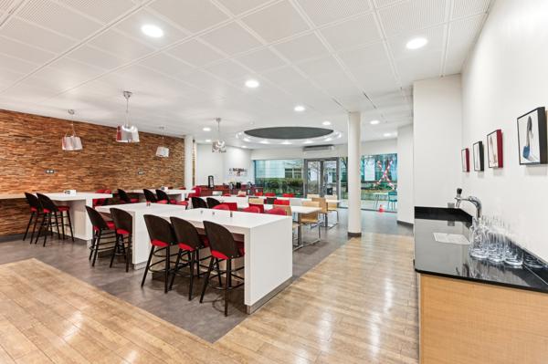 Bureaux rénovés à louer - Gennevilliers - Services - Proximité transports