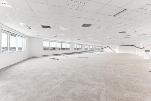 Bureaux rénovés à louer - Gennevilliers - Services - Proximité transports