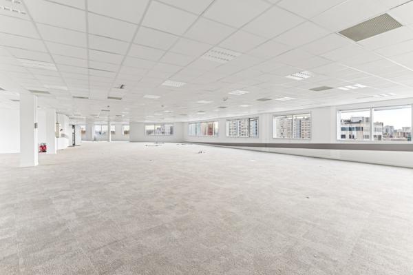 Bureaux rénovés à louer - Gennevilliers - Services - Proximité transports