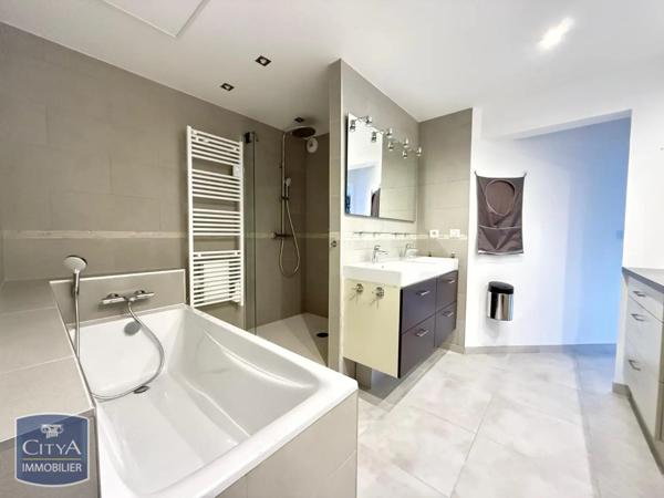 Appartement à louer 3 pièces 100.69m²