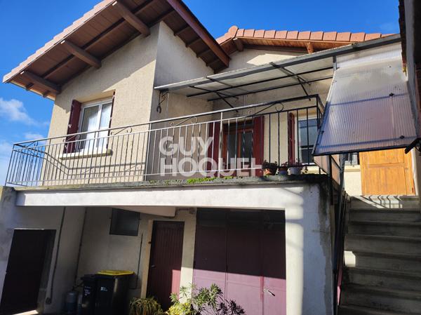 Deux maisons individuelles avec cour commune !
