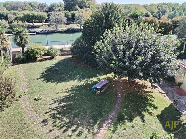 Appartement à louer Saintes : 2 pièces, 35m² avec 1 chambre(s) à 530€ - AJP Immobilier Saintes