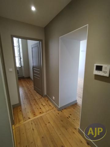 Appartement à louer Saintes : 2 pièces, 35m² avec 1 chambre(s) à 530€ - AJP Immobilier Saintes