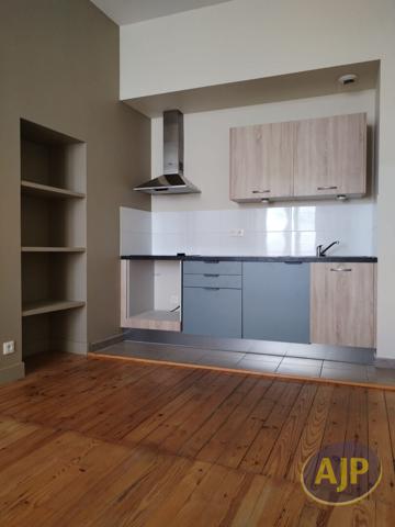 Appartement à louer Saintes : 2 pièces, 35m² avec 1 chambre(s) à 530€ - AJP Immobilier Saintes