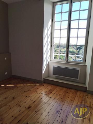 Appartement à louer Saintes : 2 pièces, 35m² avec 1 chambre(s) à 530€ - AJP Immobilier Saintes