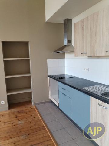 Appartement à louer Saintes : 2 pièces, 35m² avec 1 chambre(s) à 530€ - AJP Immobilier Saintes