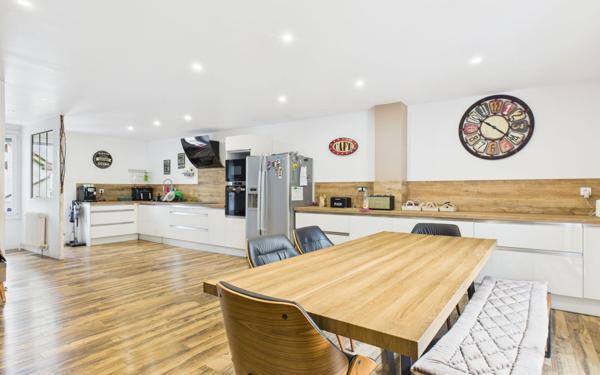 Maison à vendre    5 pièces •  Gières