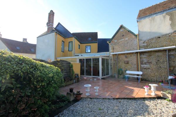 Maison - Bonnetable - 7 pièces - 6 chambres - 222 m²