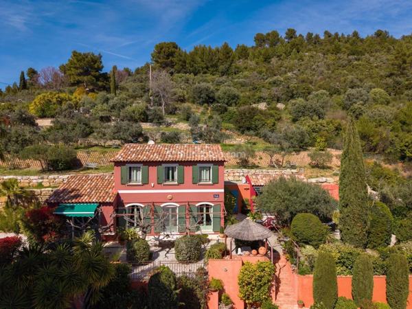 Vente                                                      Maison
                        
                     6 pièces                      154 m2                     à Draguignan