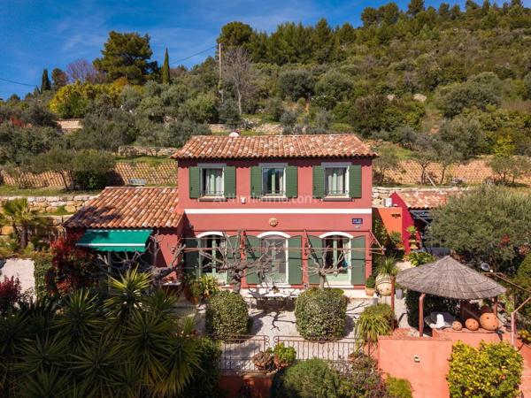 Vente                                                      Maison
                        
                     6 pièces                      154 m2                     à Draguignan