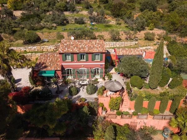 Vente                                                      Maison
                        
                     6 pièces                      154 m2                     à Draguignan
