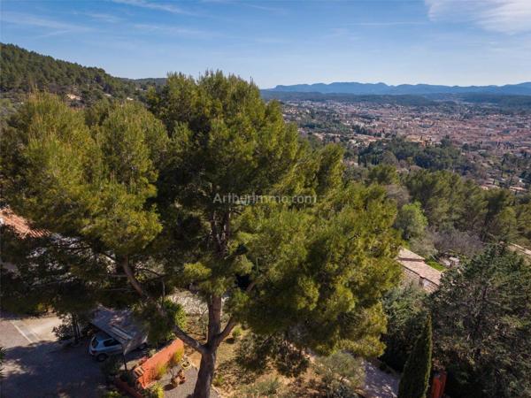 Vente                                                      Maison
                        
                     6 pièces                      154 m2                     à Draguignan