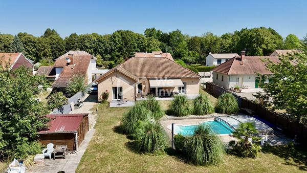 Villa d'exception de plain-pied avec piscine, géothermie et terrain arboré Et si vous viviez comme en vacances toute l'année