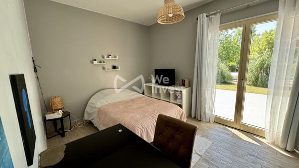 Villa d'exception de plain-pied avec piscine, géothermie et terrain arboré Et si vous viviez comme en vacances toute l'année
