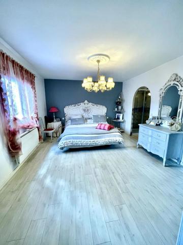 Vente                                                      Maison
                        
                     6 pièces                      154 m2                     à Belle-Église