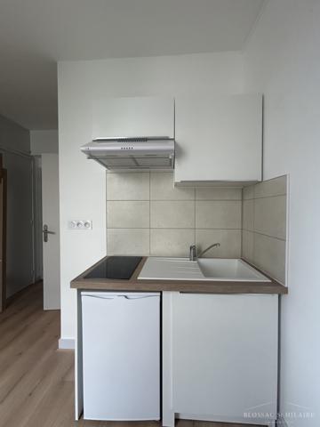 POITIERS, PLACE DE LA MAIRIE, STUDIO ENTIEREMENT RENOVE