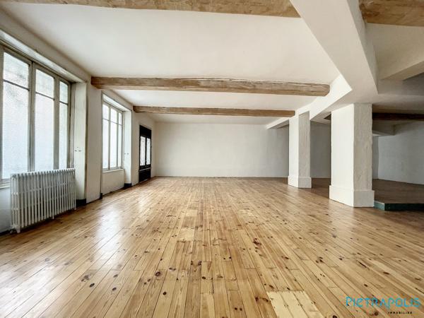 A SAISIR LOCAL COMMERCIAL DE 207M² A RENOVER
