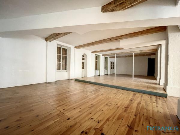 A SAISIR LOCAL COMMERCIAL DE 207M² A RENOVER