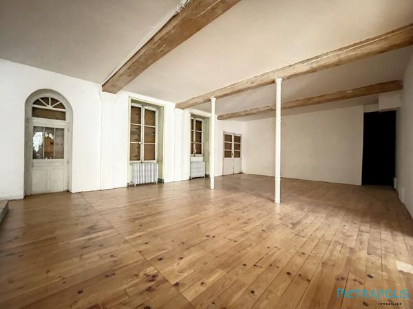 A SAISIR LOCAL COMMERCIAL DE 207M² A RENOVER