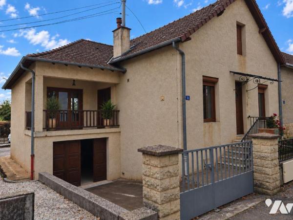 Venez visiter cette maison d'env. 95m² habitable, élevée sur sous-sol total située à 7mn en voi...