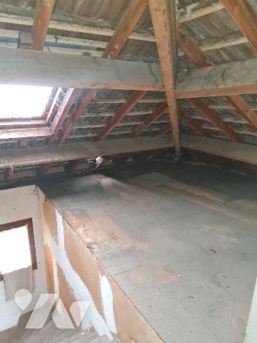 Venez visiter cette maison d'env. 95m² habitable, élevée sur sous-sol total située à 7mn en voi...