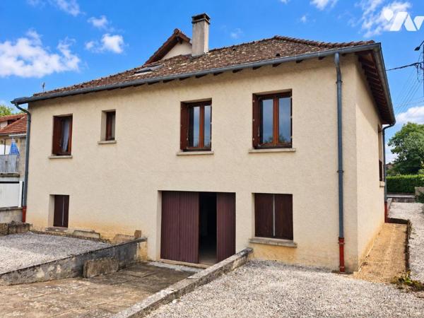 Venez visiter cette maison d'env. 95m² habitable, élevée sur sous-sol total située à 7mn en voi...