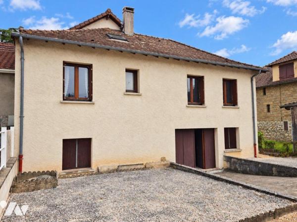 Venez visiter cette maison d'env. 95m² habitable, élevée sur sous-sol total située à 7mn en voi...