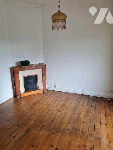 Venez visiter cette maison d'env. 95m² habitable, élevée sur sous-sol total située à 7mn en voi...