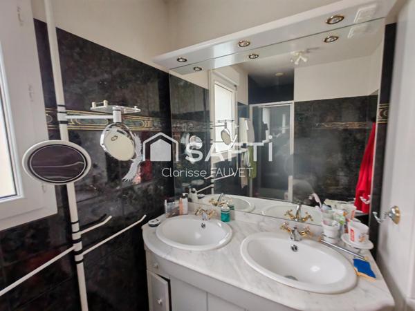 Belle maison de campagne des années 1990