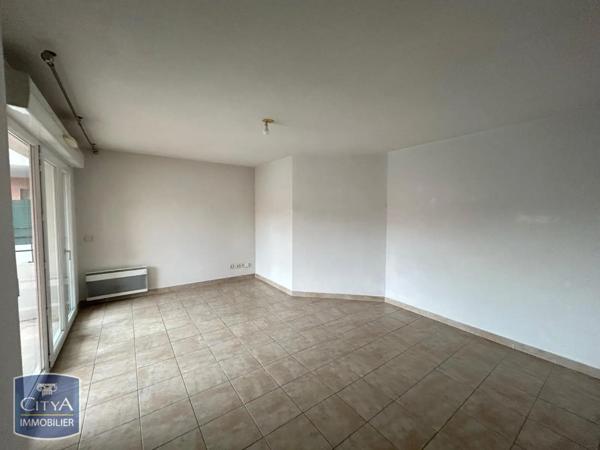 Appartement à louer 2 pièces 48.16m² Milhaud (30540)