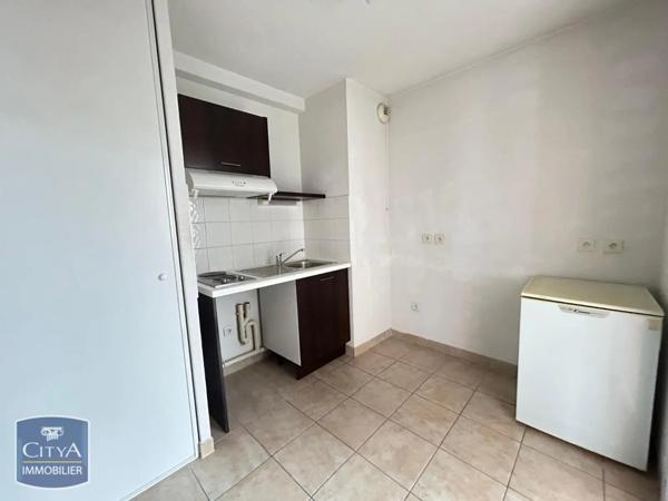 Appartement à louer 2 pièces 48.16m² Milhaud (30540)