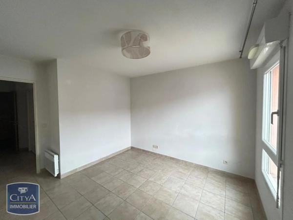 Appartement à louer 2 pièces 48.16m² Milhaud (30540)