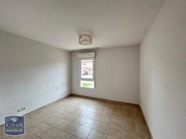 Appartement à louer 2 pièces 48.16m² Milhaud (30540)