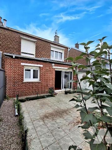 Maison de 90m² hab avec 3 chambres sur le même palier;  2 SDB; SOUS SOL complet ; JARDIN et Garage  