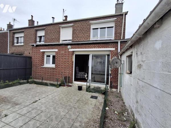 Maison de 90m² hab avec 3 chambres sur le même palier;  2 SDB; SOUS SOL complet ; JARDIN et Garage  