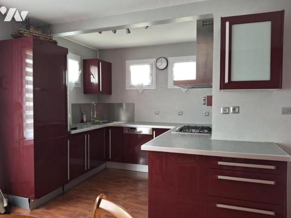 Maison de 90m² hab avec 3 chambres sur le même palier;  2 SDB; SOUS SOL complet ; JARDIN et Garage  