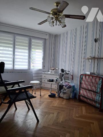 Maison de 90m² hab avec 3 chambres sur le même palier;  2 SDB; SOUS SOL complet ; JARDIN et Garage  