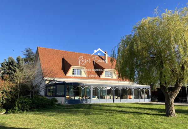 Vue sur le parc et la piscine, dans un cadre idyllique , venez poser vos valises