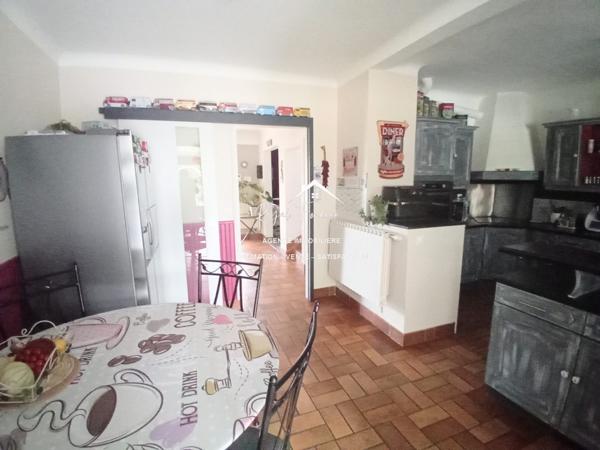 Vue sur le parc et la piscine, dans un cadre idyllique , venez poser vos valises