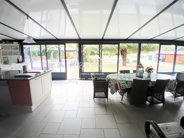 Vue sur le parc et la piscine, dans un cadre idyllique , venez poser vos valises