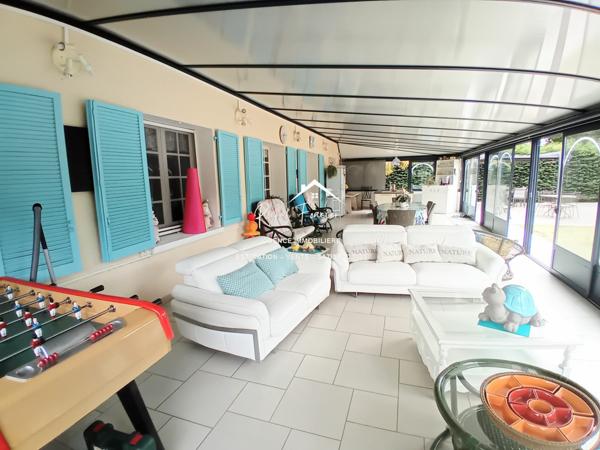 Vue sur le parc et la piscine, dans un cadre idyllique , venez poser vos valises